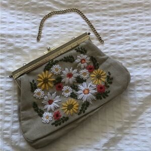🌼Vintage Embroidered Purse or Clutch🌼